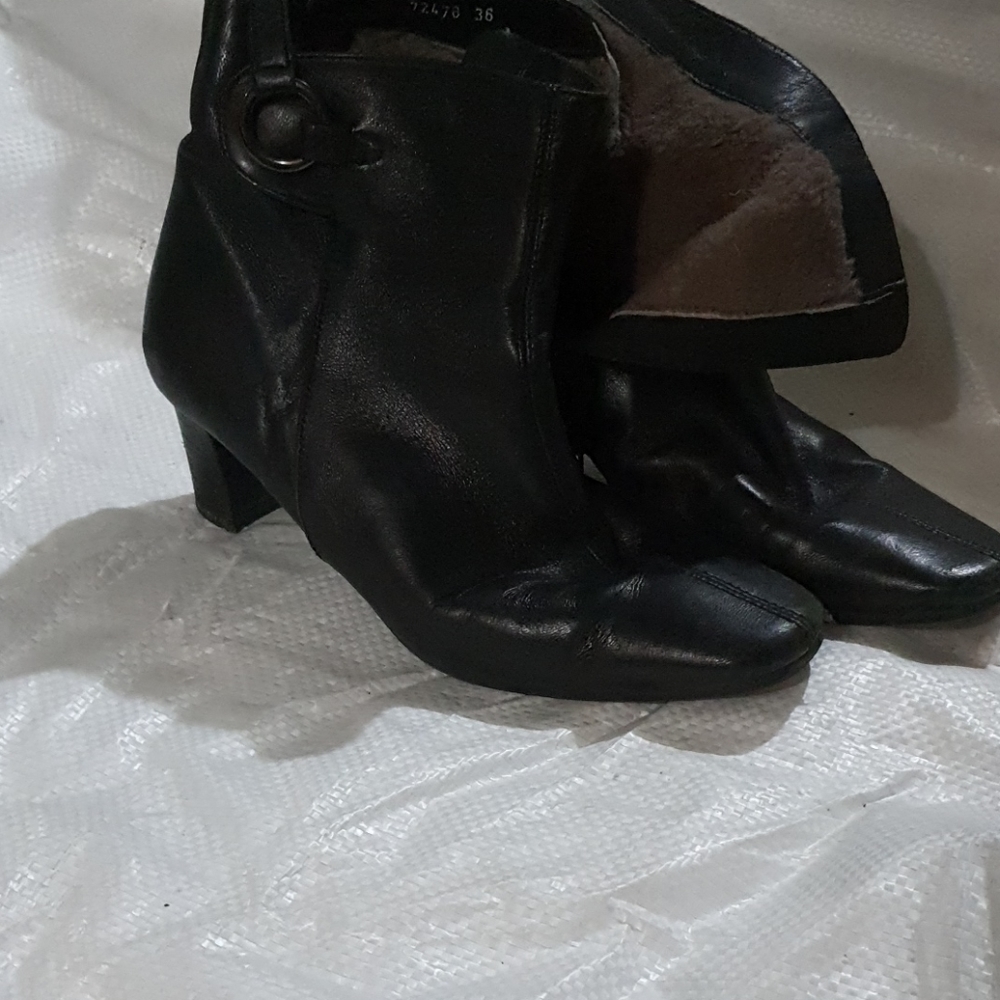 Fur lined ankle boots
